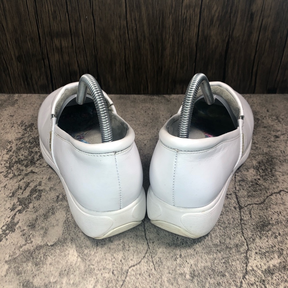 Grey’s Anatomy SoftWalk Clogs - Picture 4 of 7